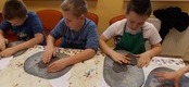 Ilustracja do artykułu: Dzień Babci i Dziadka – zajęcia ceramiczne