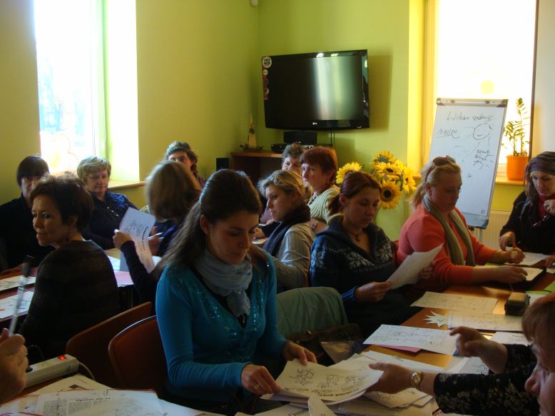 ORGAZNIZACJA WARSZTATÓW (PSYCHOLOGICZNE, TWÓRCZOŚCI, DZIENNIKARSKIE, PRAWNICZE, NORDWALKINGU) zdjęcie 11