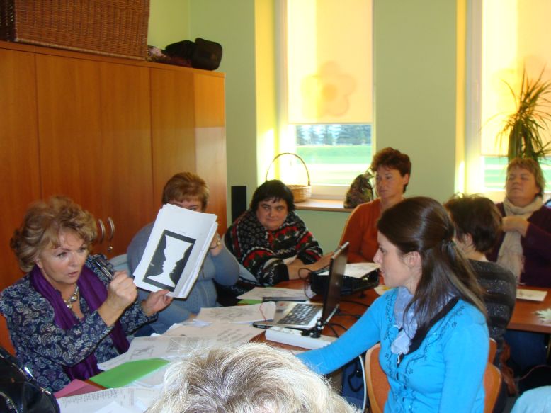 ORGAZNIZACJA WARSZTATÓW (PSYCHOLOGICZNE, TWÓRCZOŚCI, DZIENNIKARSKIE, PRAWNICZE, NORDWALKINGU) zdjęcie 12