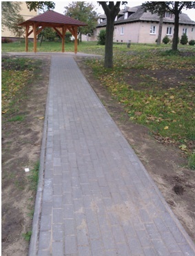 Utwardzenie dojścia do placu zabaw w Mrozowie