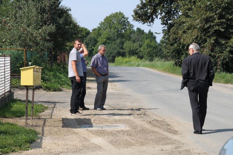 Budowa kanalizacji w ulicy Bohaterów w Sadkach