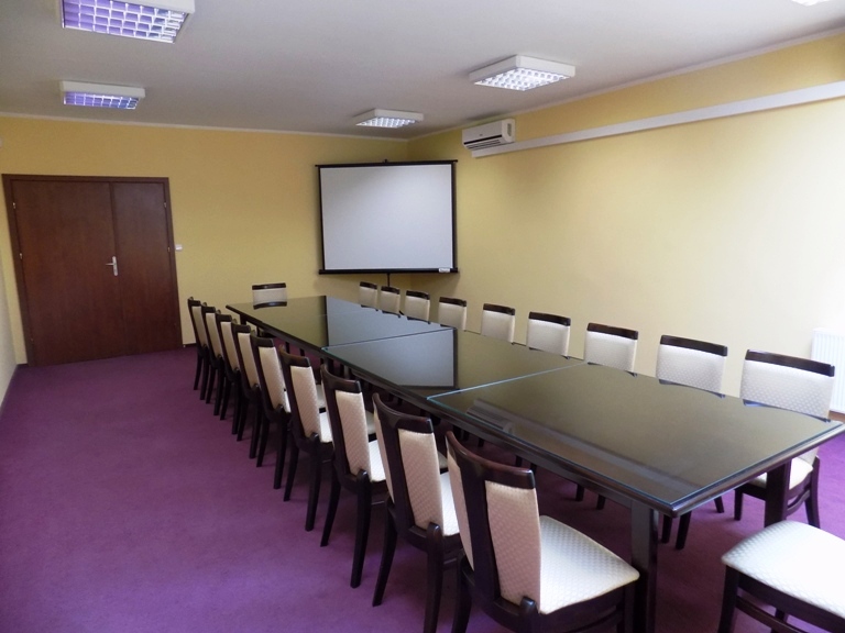 Sala nr 17 w Gminnym Centrum Administracyjno-Kulturalnym zdjęcie 1