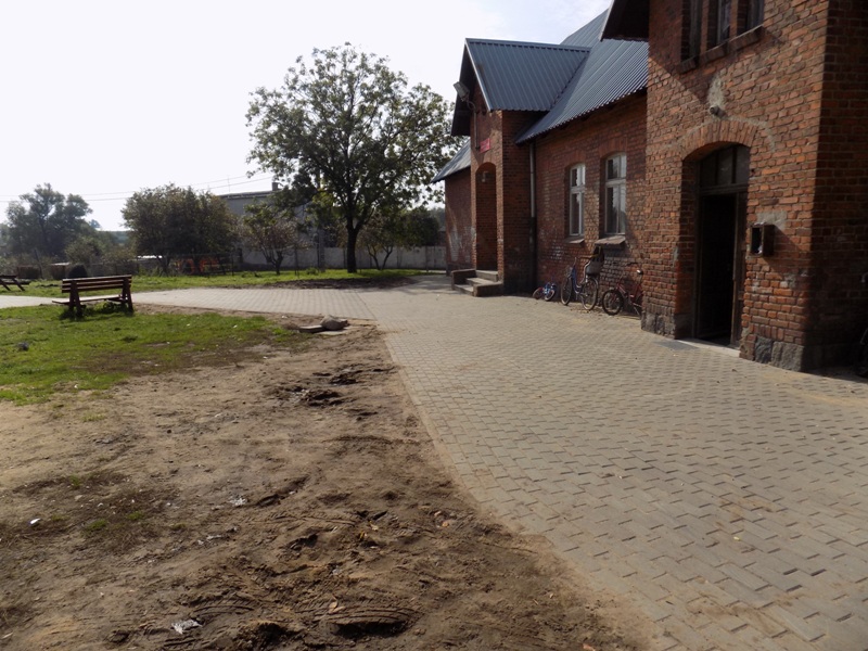 Utwardzenie terenu przy świetlicy wiejskiej w Radziczu